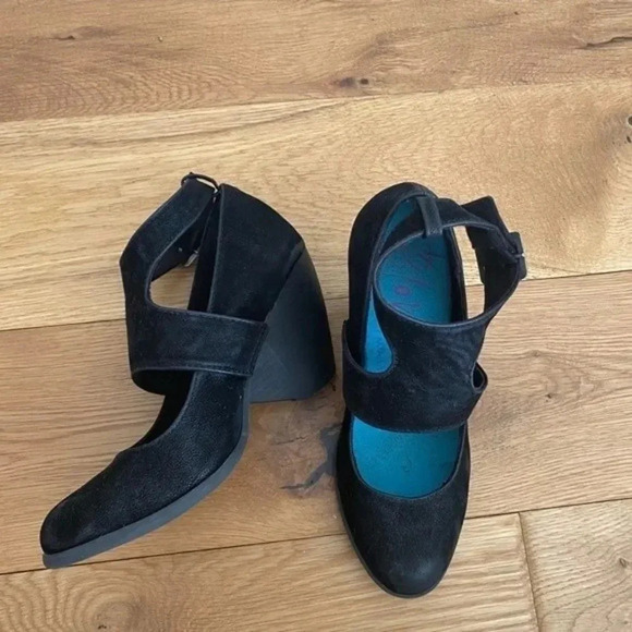 Blowfish Black Suede Chunky Heels - Picture 8 of 12